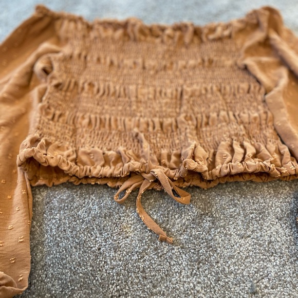 BN ! Off the shoulder ruched top - Picture 3 of 5